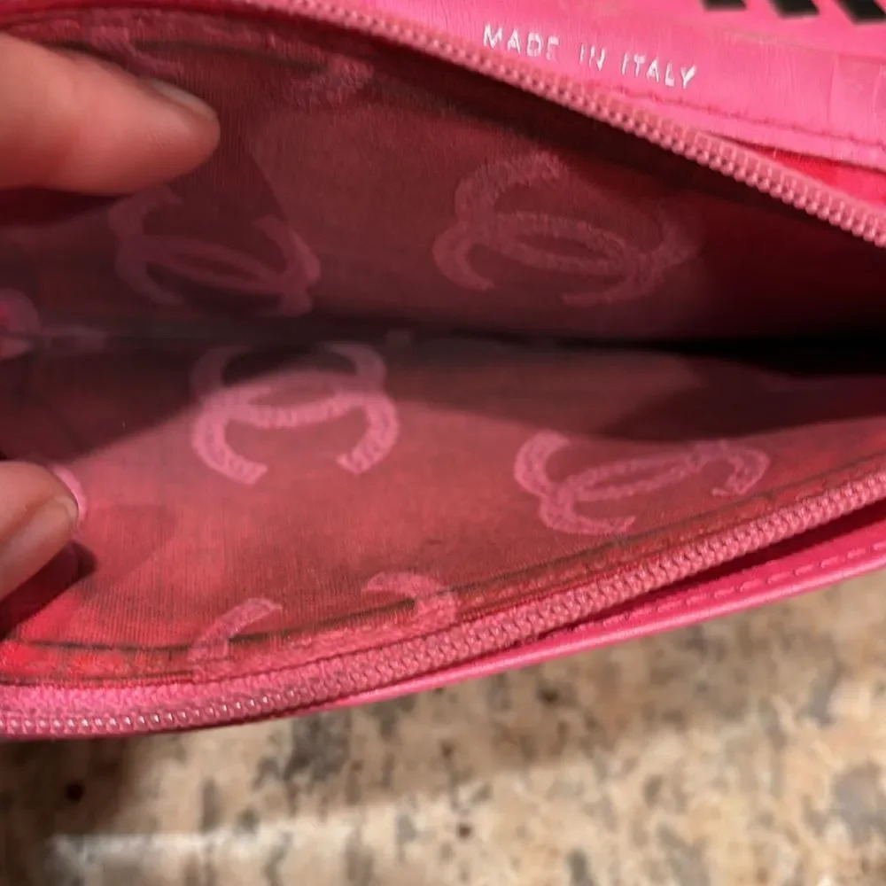 Chanel black long leather wallet with pink leather inside - Picture 10 of 16